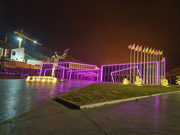 城市亮化是现代城市建设的重要组成部分,它不仅可以美化城市的夜景,还能提升城市的整体形象。随着科技的不断进步,城市亮化也得到了更多的关注和创新。本文将介绍一些关于城市亮化的创意和技术,帮助读者了解城市亮化的重要性以及如何进行同德城市亮化的规划和实施。 城市亮化是现代城市建设的重要组成部分,它不仅可以美化城市的夜景,还能提升城市的整体形象。随着科技的不断进步,城市亮化也得到了更多的关注和创新。本文将介绍一些关于城市亮化的创意和技术,帮助读者了解同德城市亮化的重要性以及如何进行同德城市亮化的规划和实施。