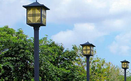 太阳能同德庭院灯怎么选亮度与续航更耐用